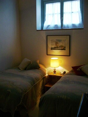 3 عدّة غرف نوم ومكواة/لوح كي وواي فاي وملاءات أسرّة