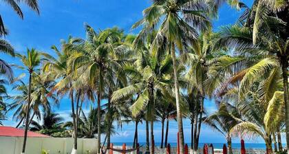 Beachfront 4 bedroom house with WiFi, AC in La Costa del Sol, El Salvador