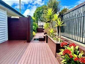 Property grounds - Modern Private 2nd Floor 2bedroom 2 bathroom home unit (Auckland)