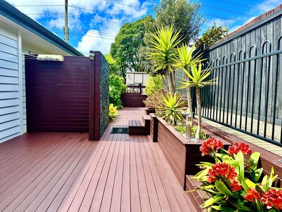 Modern Private 2nd Floor 2bedroom 2 bathroom home unit