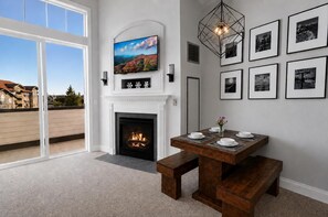 Dining - SL 407: Luxury Remodel | Village Studio with Spectacular Sunset Views (Snowshoe)