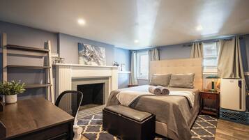 5 bedrooms, desk, iron/ironing board, travel cot