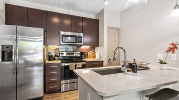 Fridge, microwave, oven, stovetop