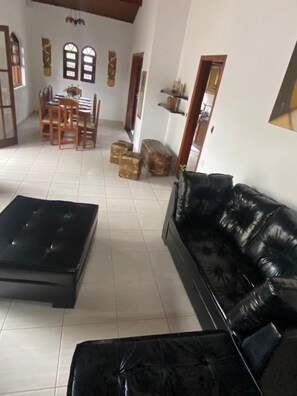 Flat-screen TV - Casa Espaçosa (Ubatuba)