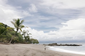 Bungalow | Beach | On the beach - El Tumbo de las Olas (Puerto Jiménez)