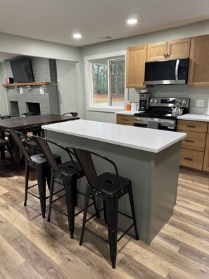 Fridge, microwave, oven, stovetop - Cozy 3 Bedroom Cabin 
Chain of Lakes Area
WIFI
Free Cancellation (Baldwin)
