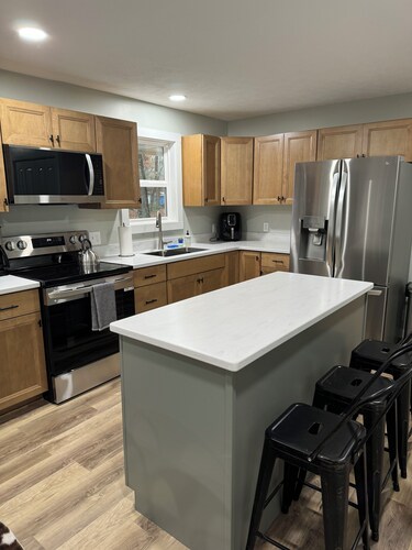 Cozy 3 Bedroom Cabin 
Chain of Lakes Area
WIFI
Free Cancellation