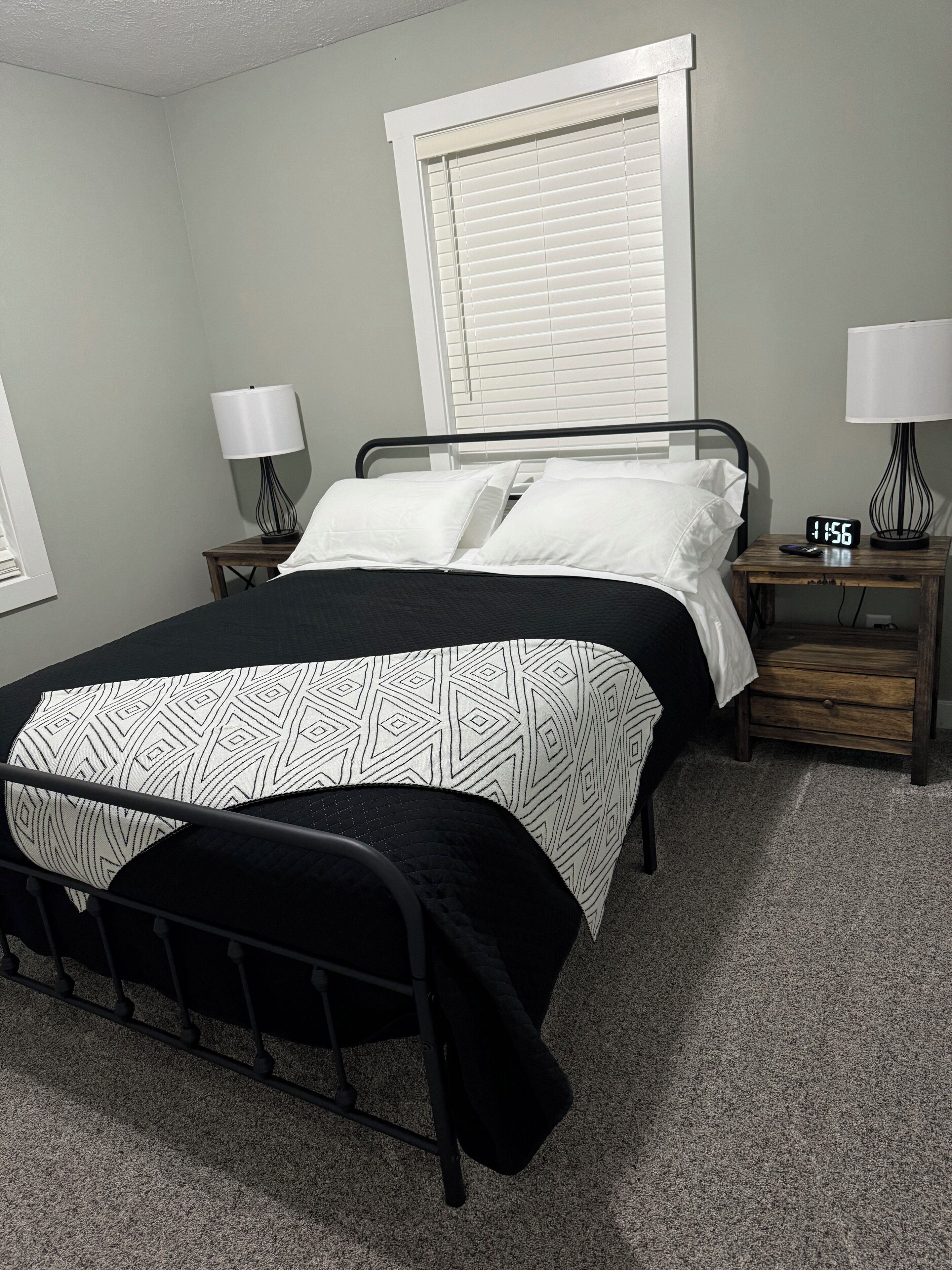 3 slaapkamers, een strijkplank/strijkijzer, gratis wifi, beddengoed