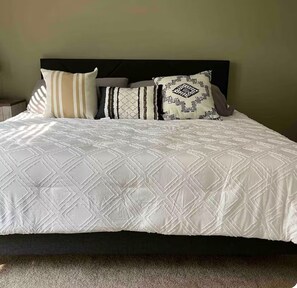 3 bedrooms, iron/ironing board, WiFi, bed sheets