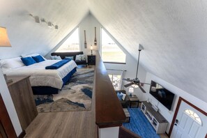 4 bedrooms, desk, WiFi, bed sheets