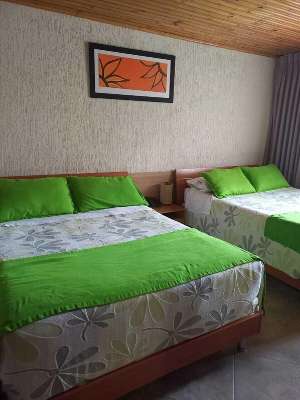 Familien-Doppel- oder -Zweibettzimmer, Stadtblick