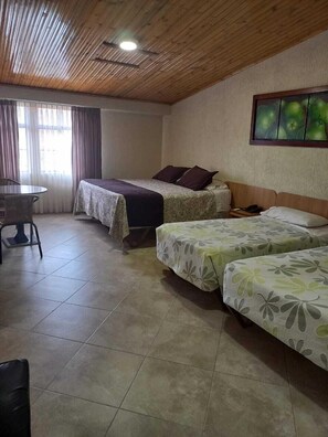 Laptop workspace, free WiFi - Hotel Casa Colonial  (Bogotá)