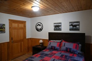 3 bedrooms, WiFi, bed sheets - The Grizzly Den Cabin (Trapper Creek)