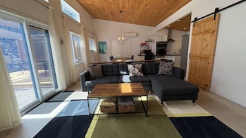 Smart TV, fireplace, DVD player, table tennis