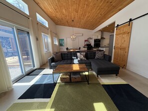 Smart TV, fireplace, DVD player, table tennis