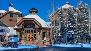 Exterior - Cozy 3-bedroom resort with WiFi, AC in amazing Beaver Creek

 (Beaver Creek)