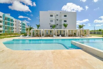 Epic Residences Resort-style Pool