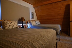 3 bedrooms, WiFi, bed sheets - The Denali View Cabin (Trapper Creek)