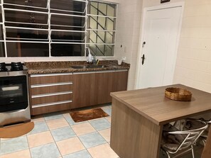 Private kitchen - Central apartment, Hospital de Clínicas, UFPR, Guaíra Theater and Military Circle (Centro Curitiba)