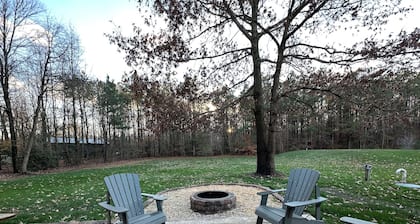 Backroad Getaway -Brand New 3-bedroom retreat near Sports at the Beach & DE Turf