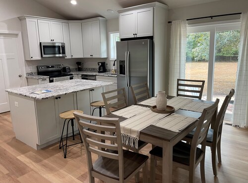 Backroad Getaway -Brand New 3-bedroom retreat near Sports at the Beach & DE Turf