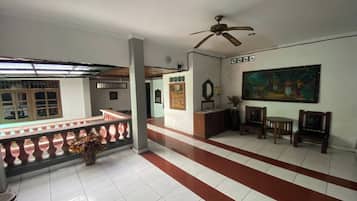 Ruang duduk lobi