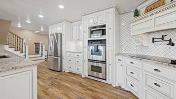 微波炉、烤箱、炉灶、洗碗机