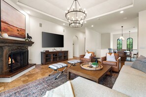 Smart TV, fireplace, ping pong, books - Luxe Sedona Retreat, Grand Views, Expansive Property on 1+ Acre Lot (Sedona)