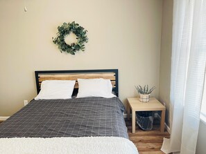 5 habitaciones, tabla de planchar con plancha, wifi y ropa de cama