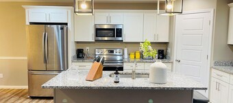 Spacious 5B house near UM/large parking space Summer Special!