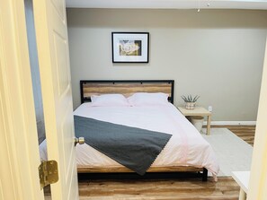 5 quartos, ferros/tábuas de passar roupa, Wi-Fi, roupa de cama