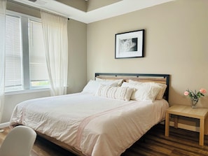 5 bedrooms, iron/ironing board, WiFi, bed sheets
