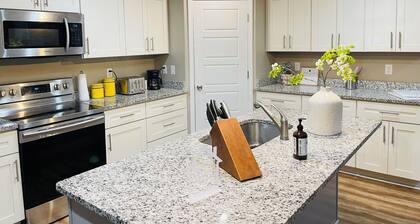 Spacious 5B house near UM/large parking space Summer Special!