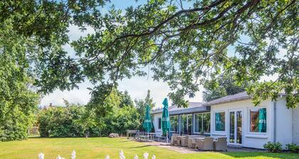 Splendid Cabin in Camping Resort