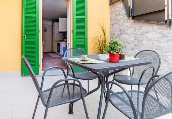 Outdoor dining - CASA DEL LAGO by Design Studio (Bellano)