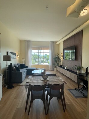 Smart TV, books - NEW! Stylish Condo on Santana Row (San Jose)