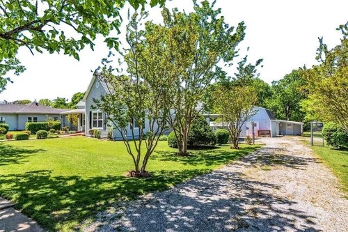 Charming Texoma 1-bedroom guesthouse in growing Sherman, Texas