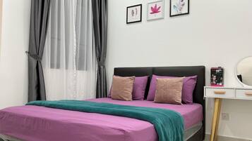 5 bedrooms, iron/ironing board, WiFi, bed sheets