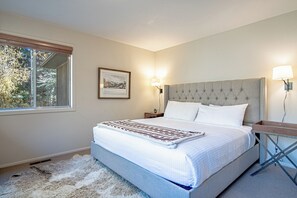 3 bedrooms, desk, iron/ironing board, free WiFi