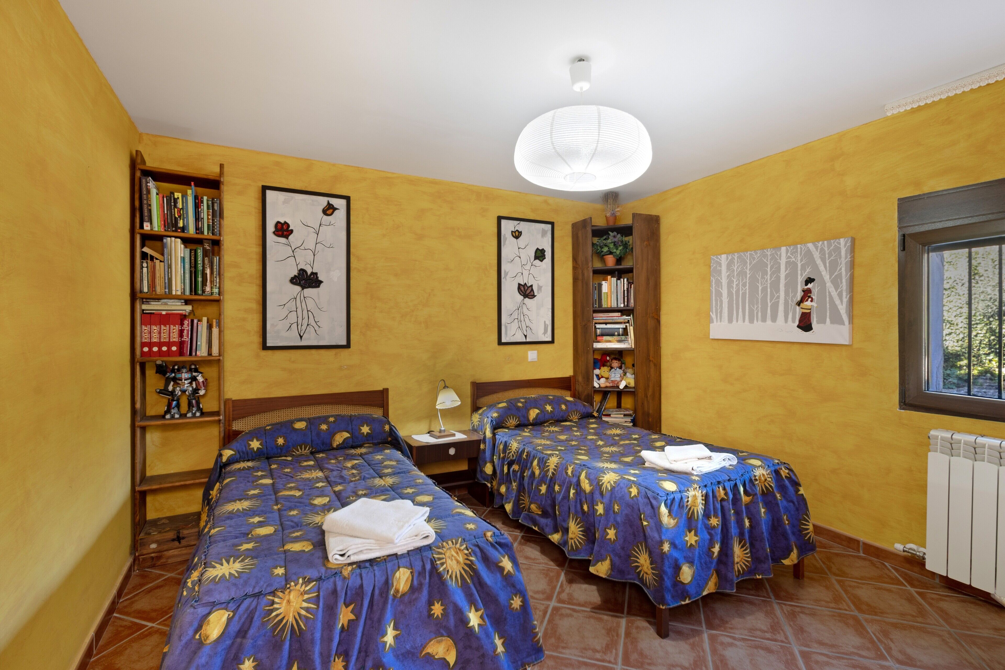 6 makuuhuonetta, silitysrauta/-lauta