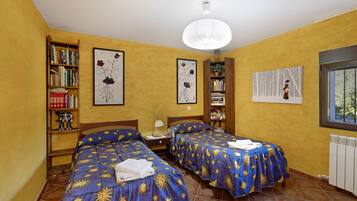 6 makuuhuonetta, silitysrauta/-lauta