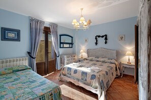 6 chambres, fer et planche à repasser