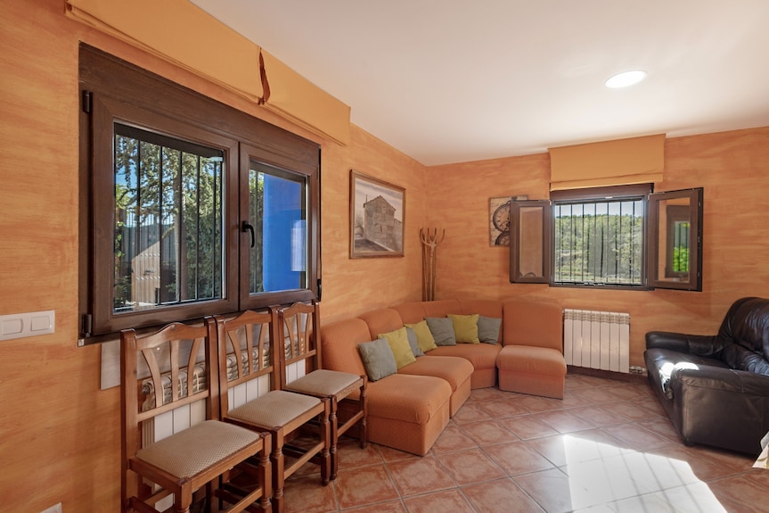 Spacious Country House For 1215 Guests, Fenced Garden, Bbq, Pet Friendly, Near Calamocha - Calamocha