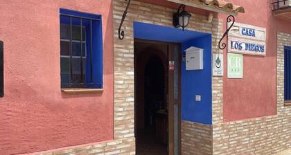 Spacious Country House for 12–15 Guests, Fenced Garden, BBQ, Pet Friendly, Near Calamocha