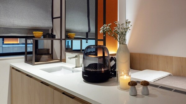 Deluxe A | เครื่องนอนระดับพรีเมียม, ผ้าม่านกันแสง, ห้องเก็บเสียง, Wi-Fi ฟรี