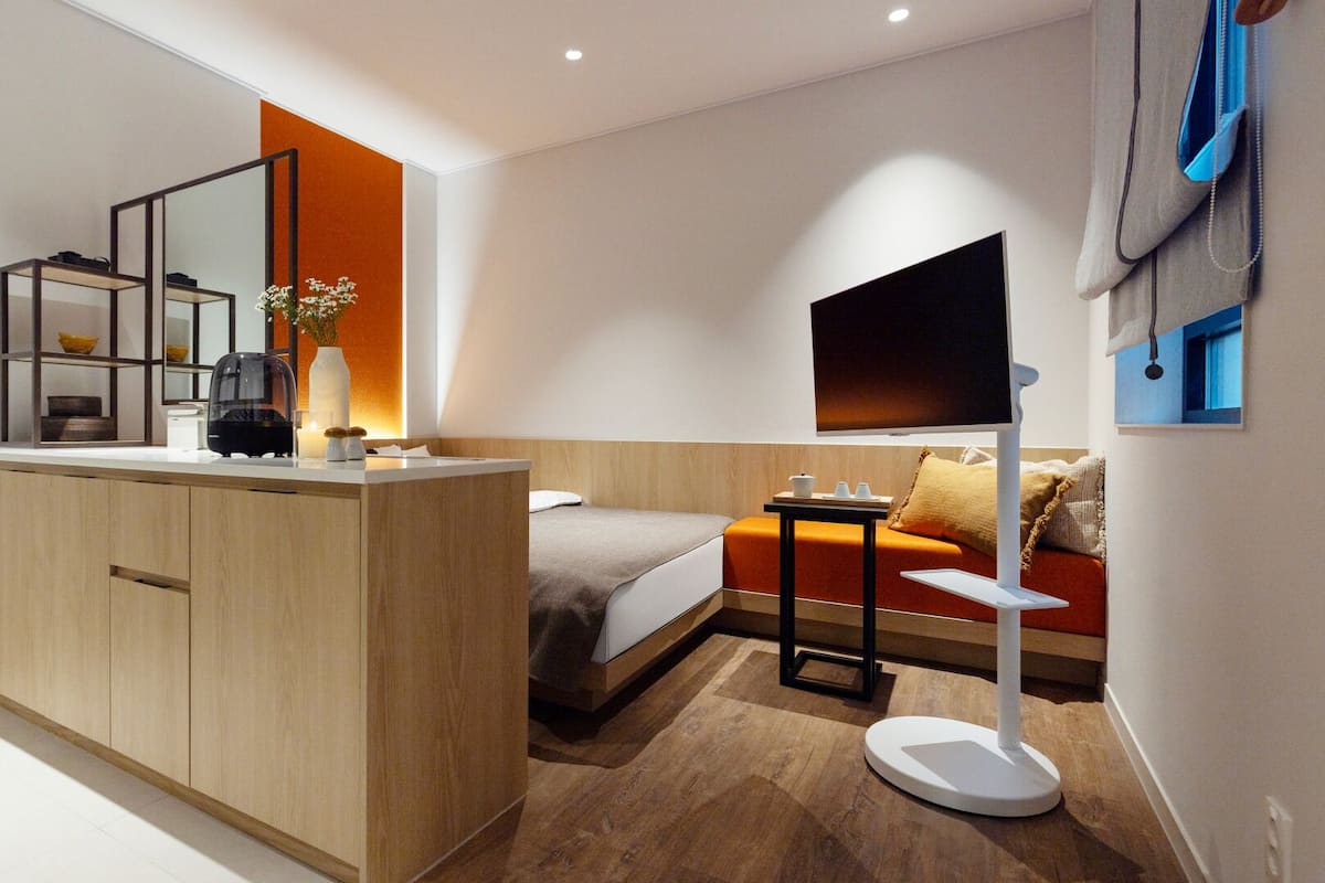 Economy Room
