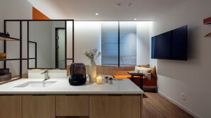 Deluxe A | เครื่องนอนระดับพรีเมียม, ผ้าม่านกันแสง, ห้องเก็บเสียง, Wi-Fi ฟรี