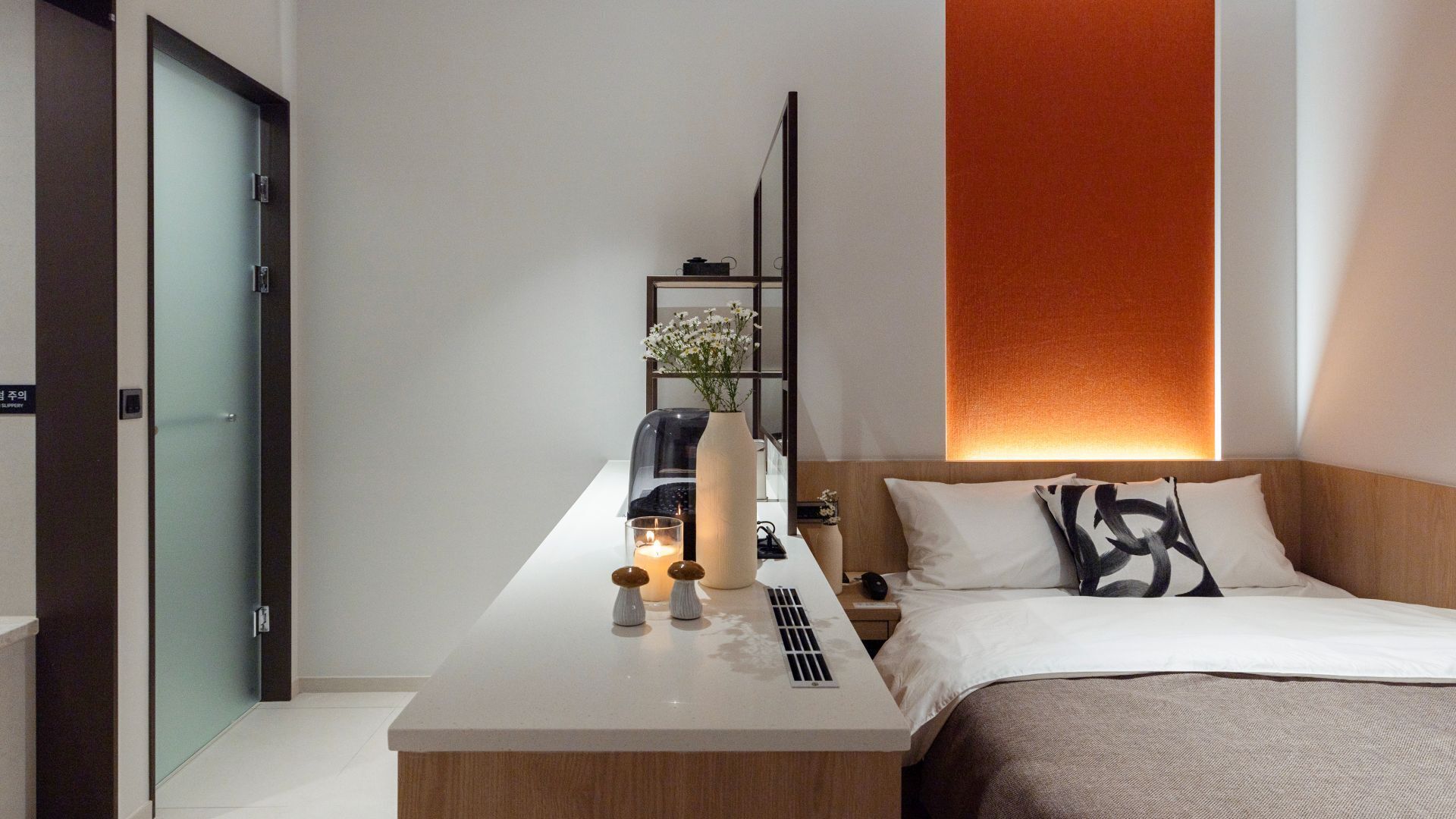 Deluxe B | Prémium ágynemű, sötétítőfüggöny, hangszigetelés és ingyenes wifi