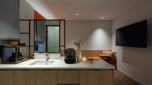 Deluxe A | Roupas de cama premium, Wi-Fi de cortesia, roupa de cama