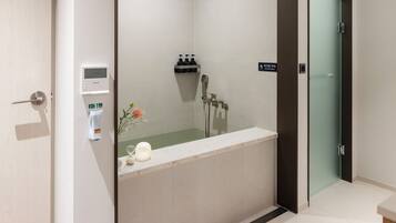 Deluxe A | Premium bedding, blackout drapes, soundproofing, free WiFi